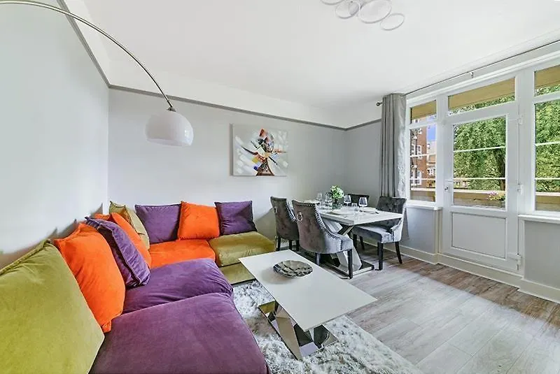 Tower Bridge St Katherines Docks 2 Bedroom Appartment London