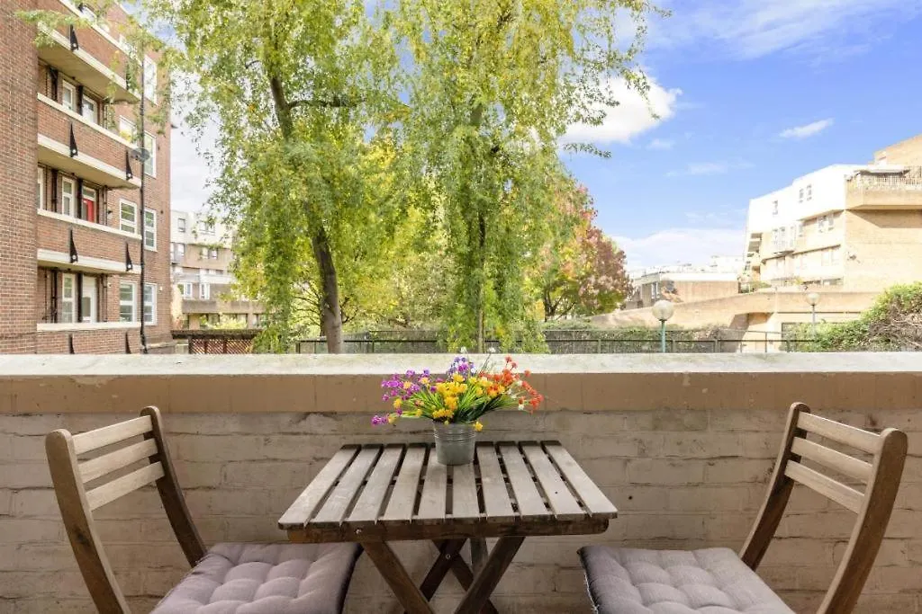Tower Bridge St Katherines Docks 2 Bedroom Appartment London 0*,  United Kingdom