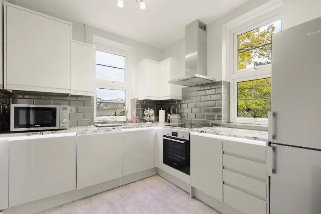 Tower Bridge St Katherines Docks 2 Bedroom Appartment London Apartment